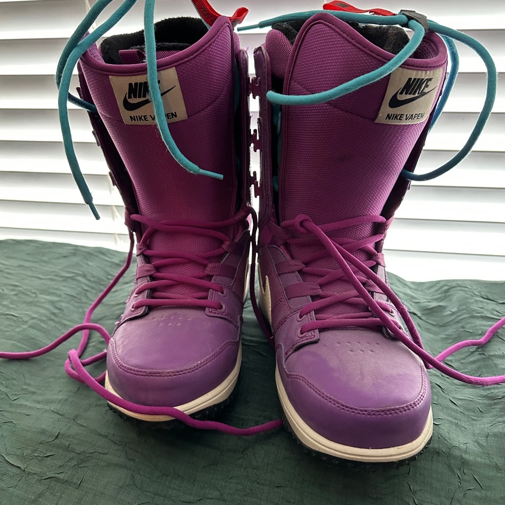 Nike Women's Purple Snow Board Boots
